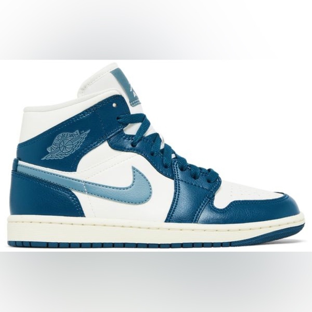Women’s Nike Air Jordan 1 Mid Trainers
with original box 10.5 (retired style)